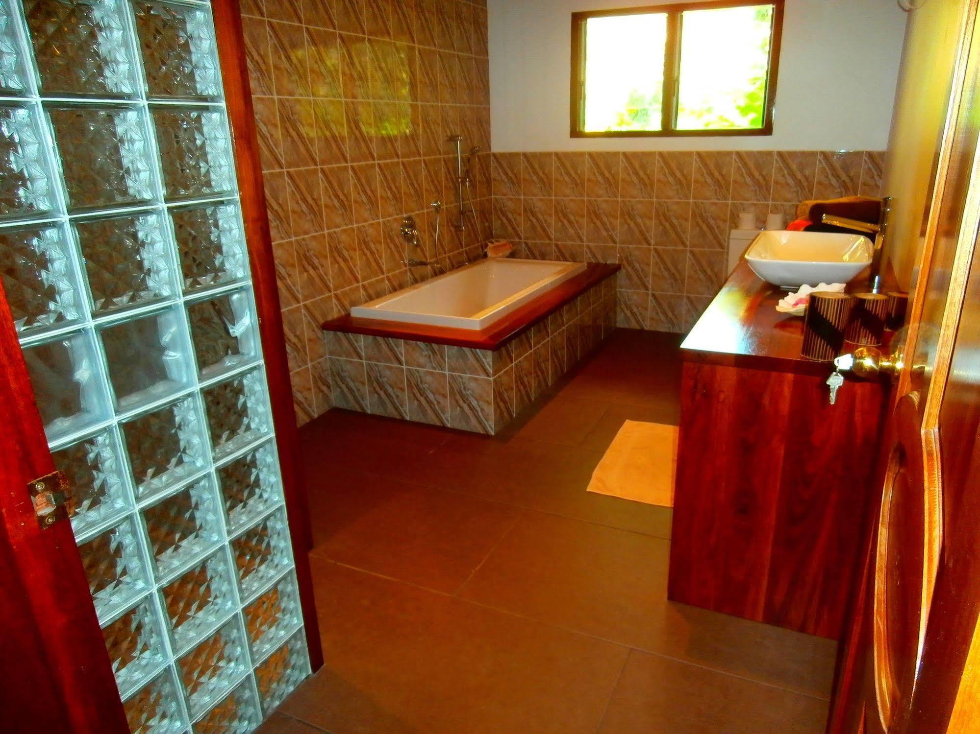 Korovesi Sunshine Villas Savusavu Ngoại thất bức ảnh